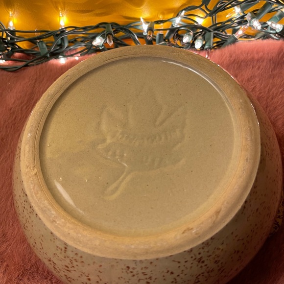 Vintage Manmouth USA POTTERY stoneware crock or soup tureen marked - Picture 5 of 8